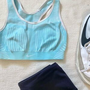 Nike sports bra in a Size small